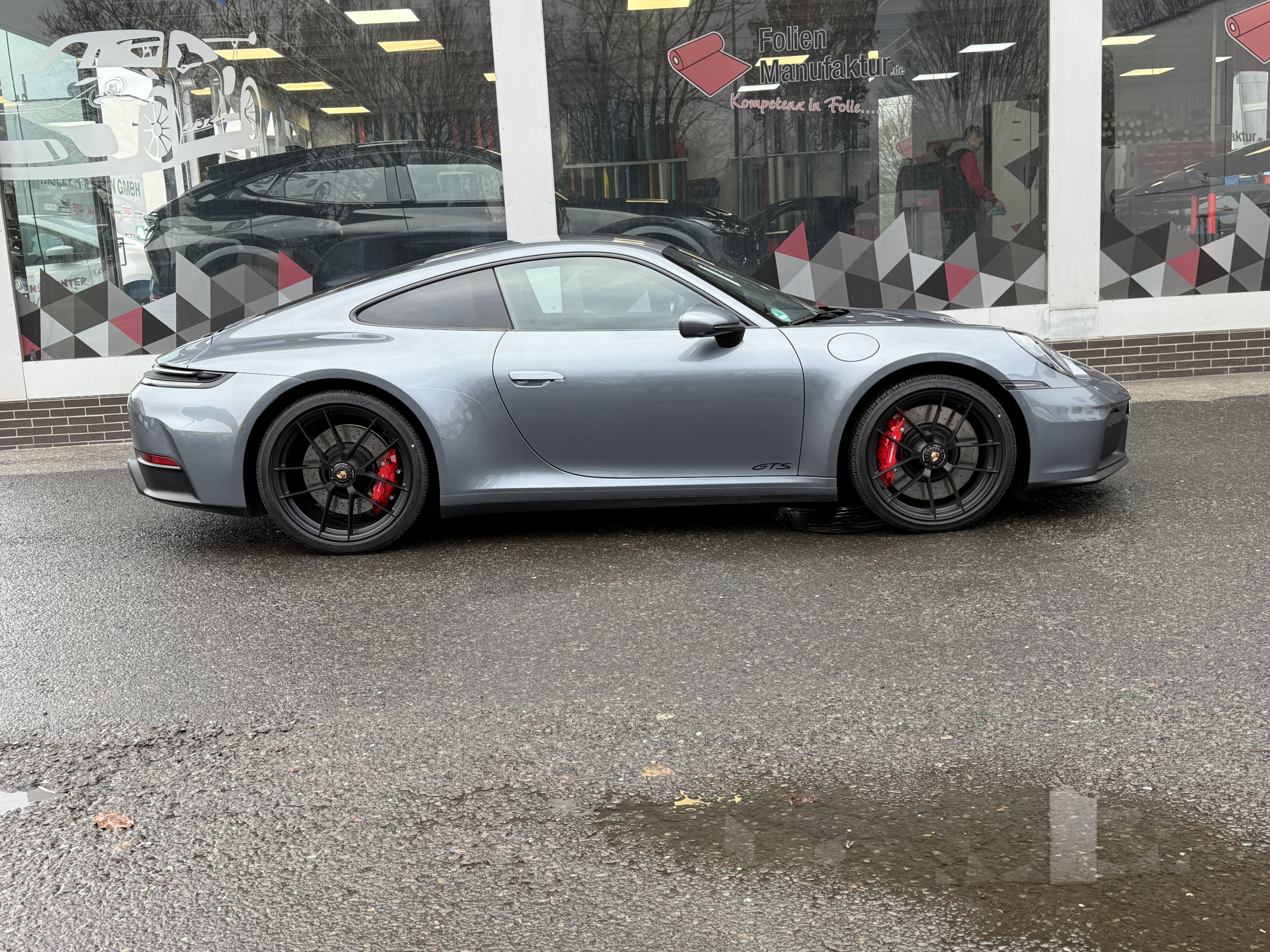 Porsche 911 992.2 GTS grau front
