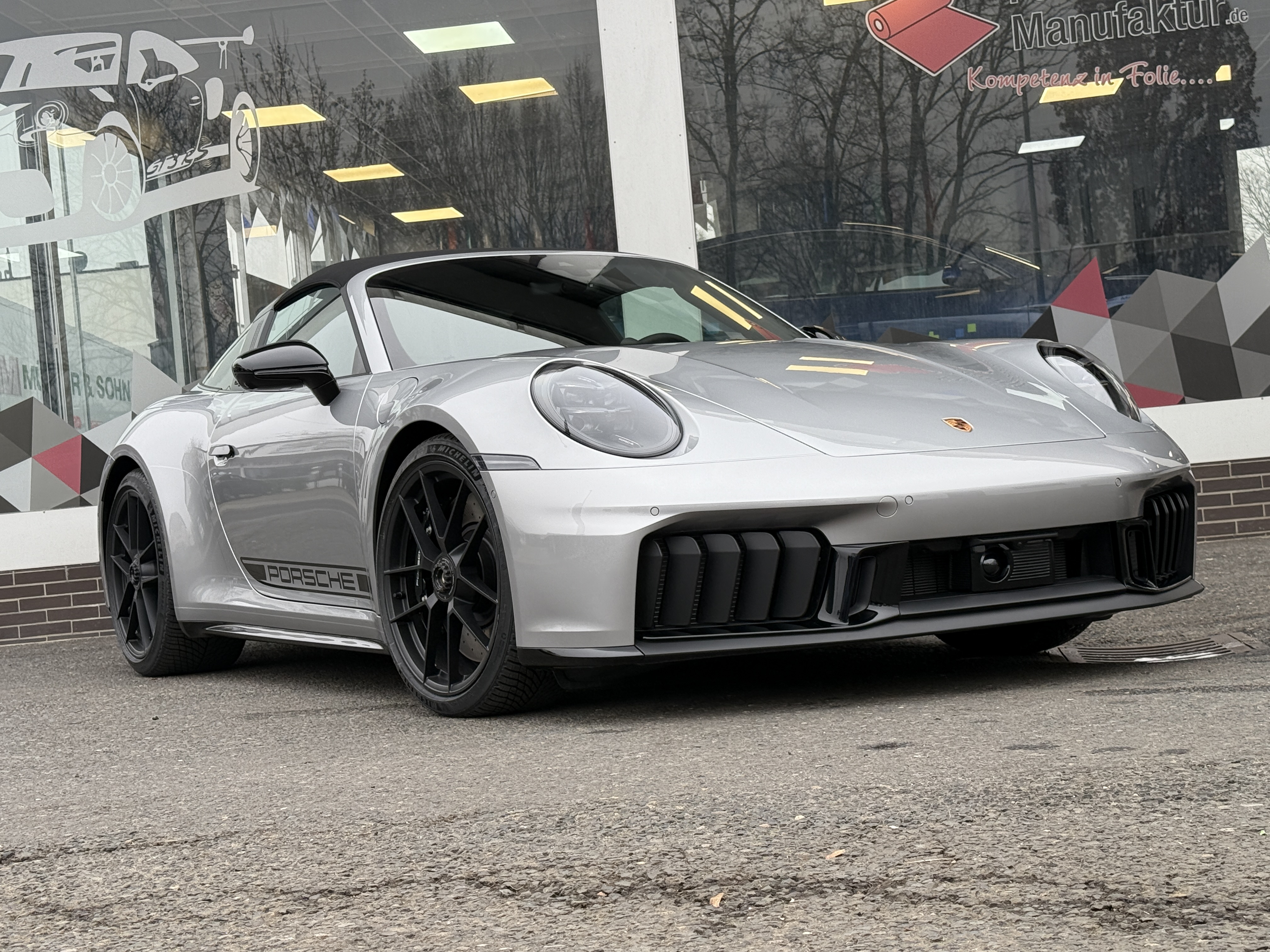 Porsche 911 992.2 Targe GTS silber front