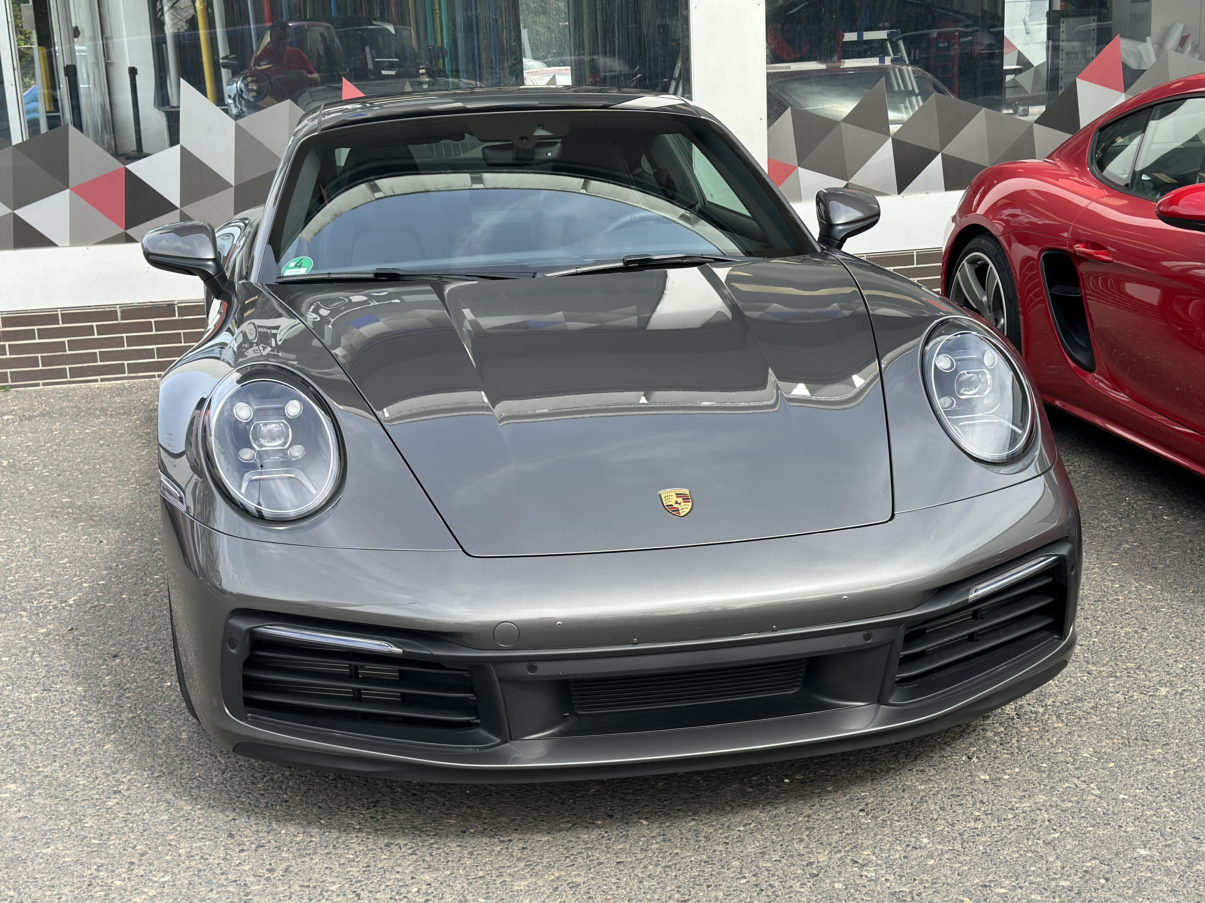 Porsche 911 992 carrera front grau anthrazit