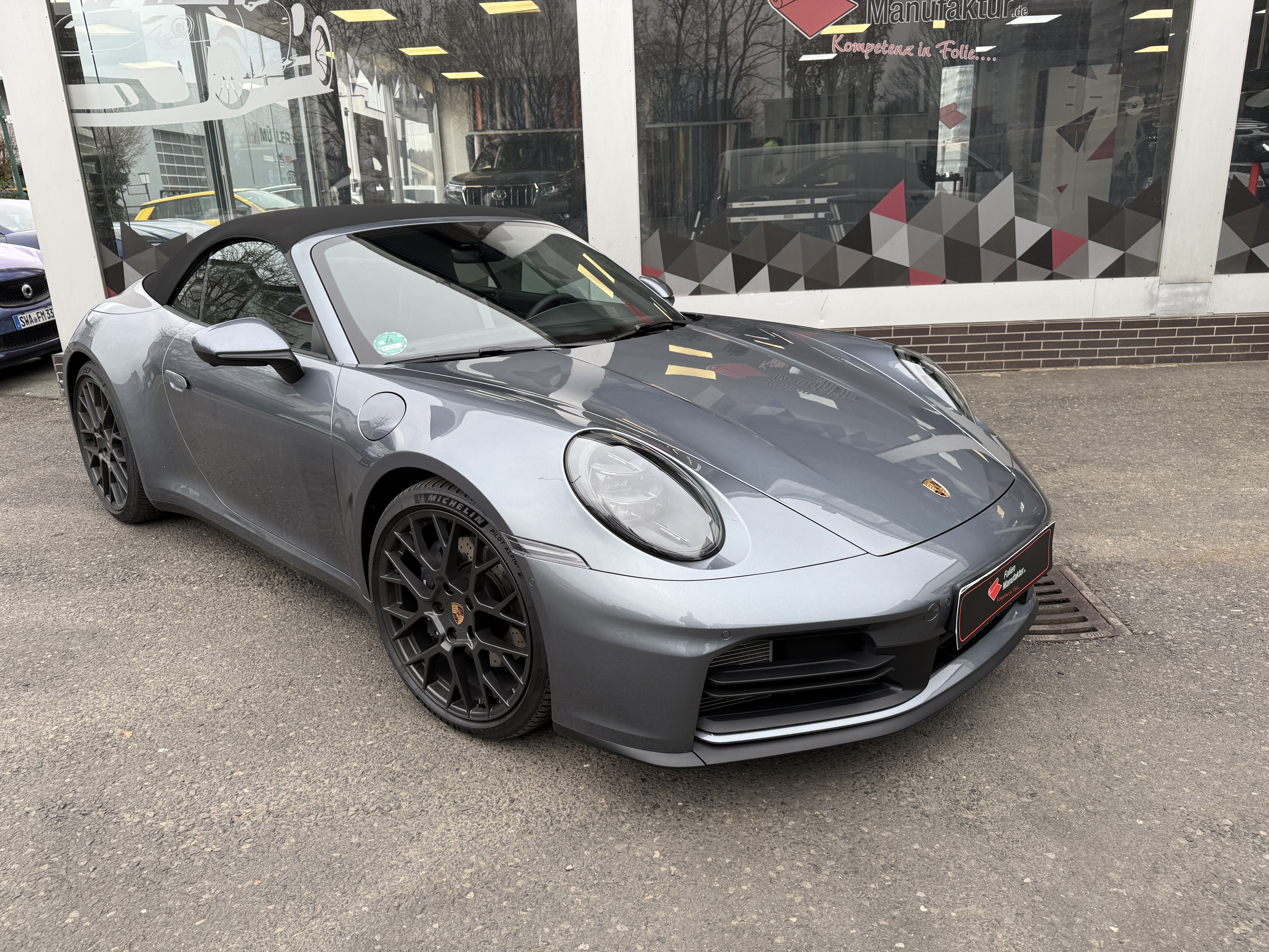 Porsche 911 992 Carrera grau