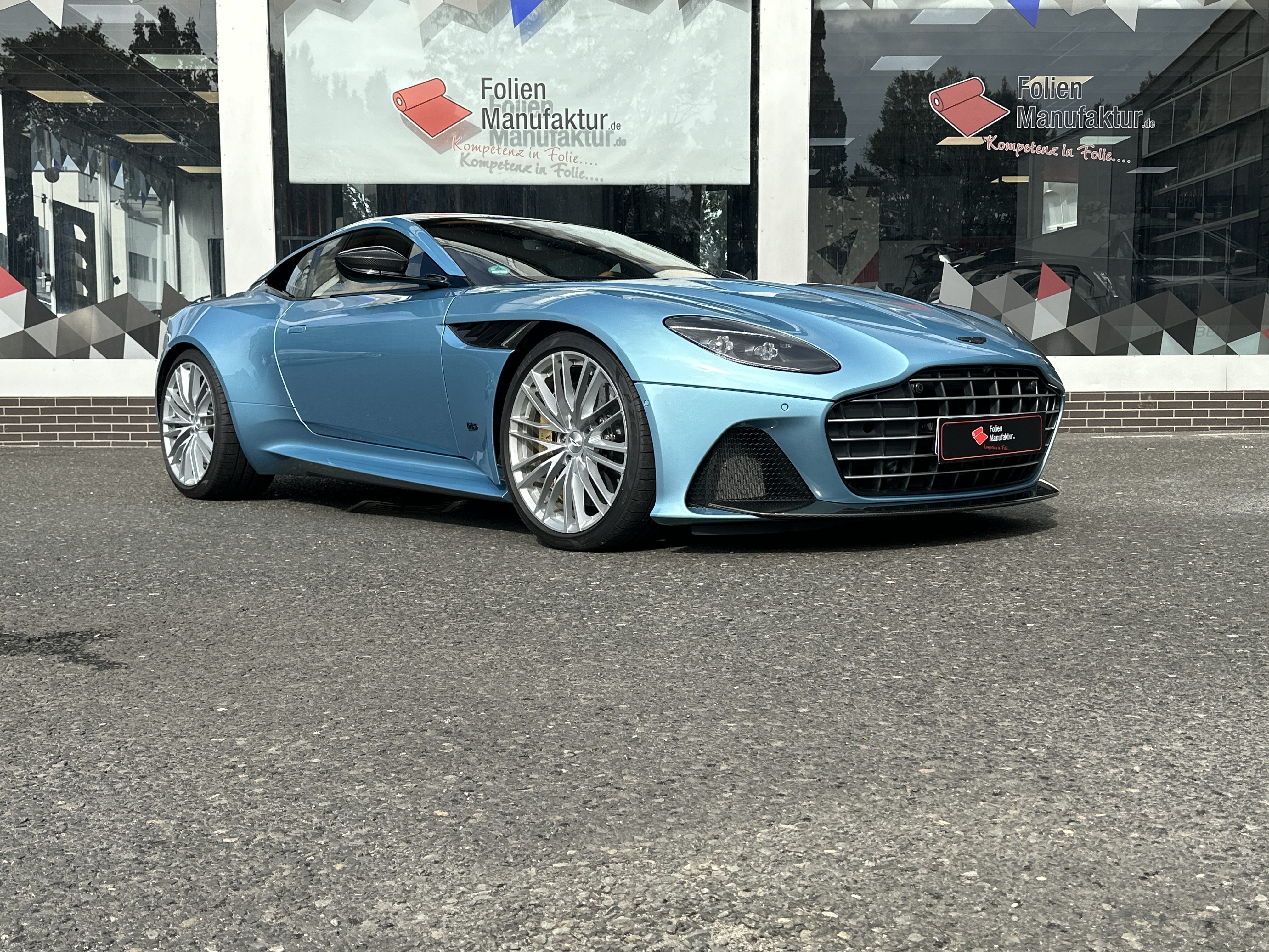 Aston Martin DBS blau front Lackschutzfolie