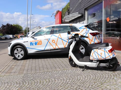 Lettering R&V Audi etron + Roller