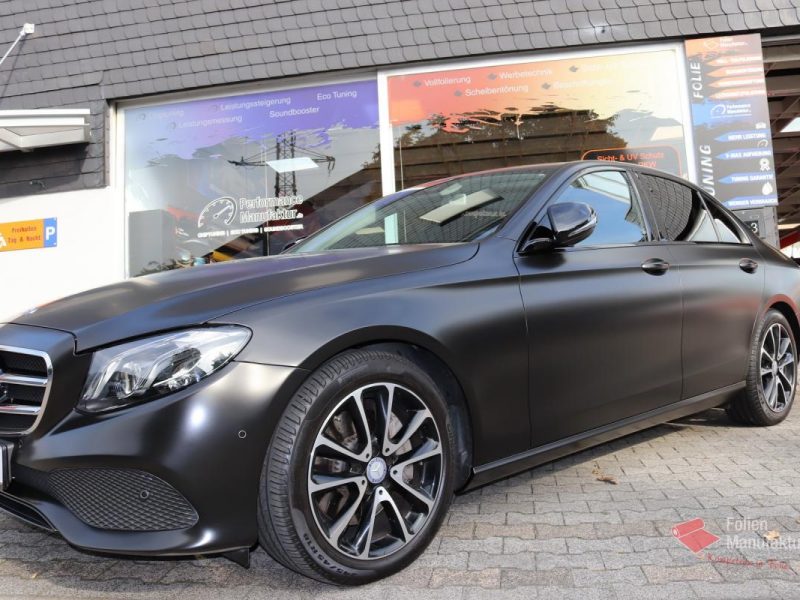 Mercedes E Klasse Vollfolierung – Bild 1