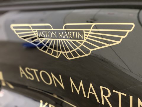 Beschriftung Aston Martin DBX chipard
