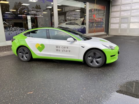 Beschriftung Baugenossenschaft Tesla 3