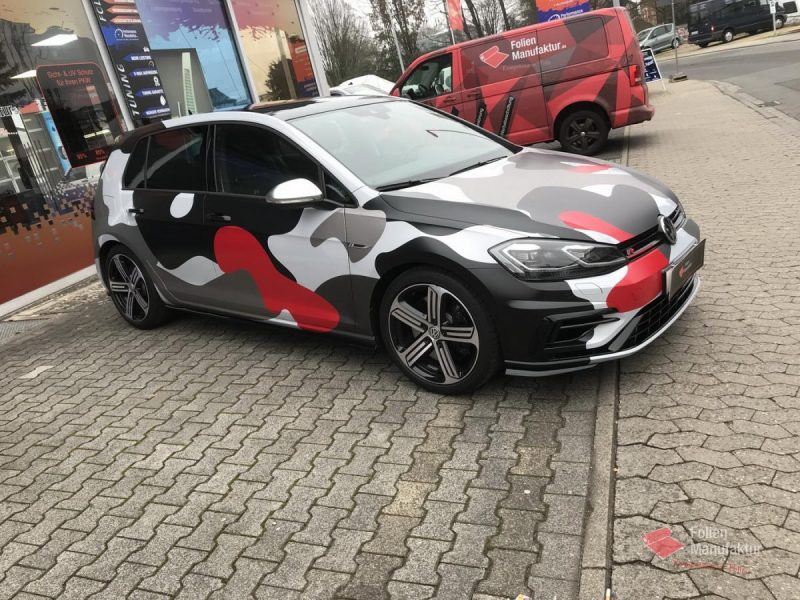 VW Golf R Camouflage Vollfolierung – Bild 1
