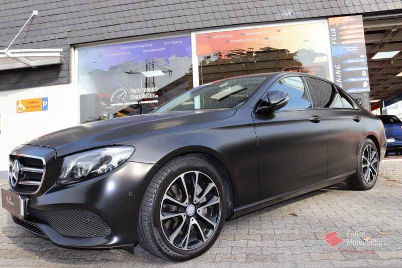 Mercedes E Klasse Vollfolierung – Bild 1