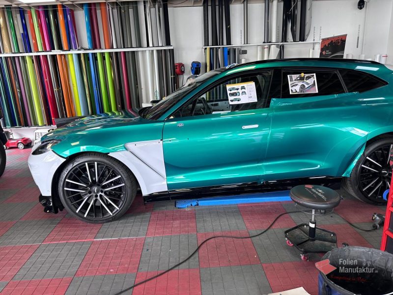 Aston Martin DBX 707 vollfolierung Safety Car Design – Bild 10