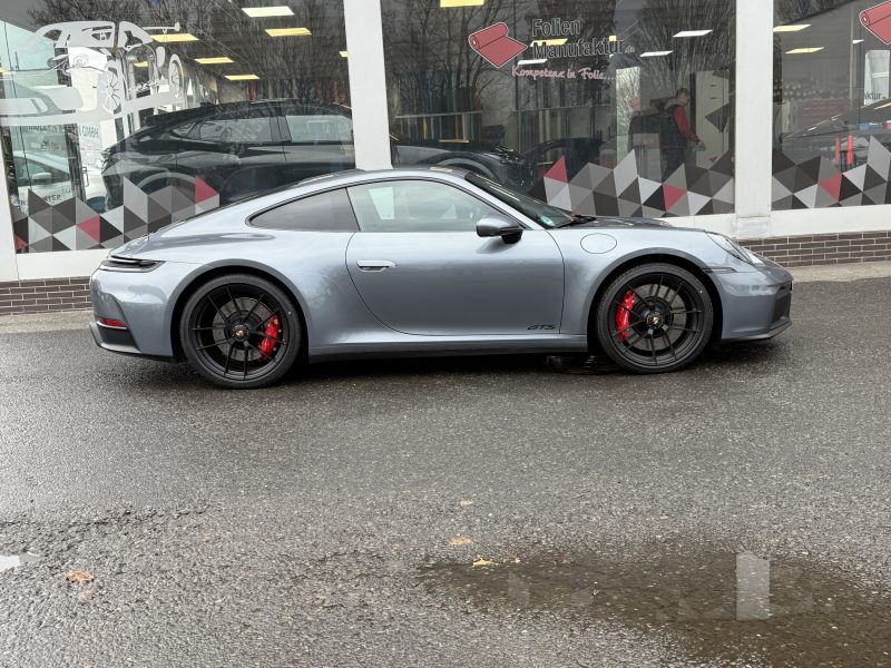 Porsche 911 992.2 GTS Gray – Front – Bild 1