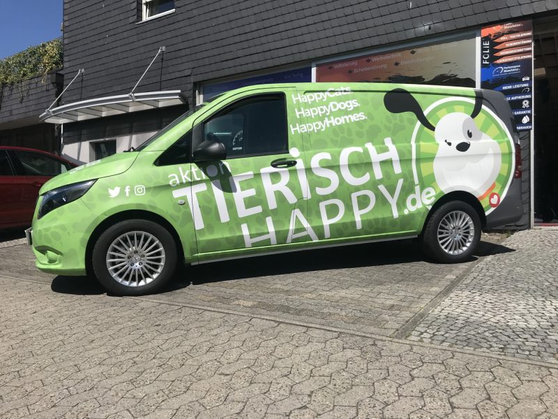 Der Blickfang durch eine Autobeschriftung | Fahrzeugbeschriftung