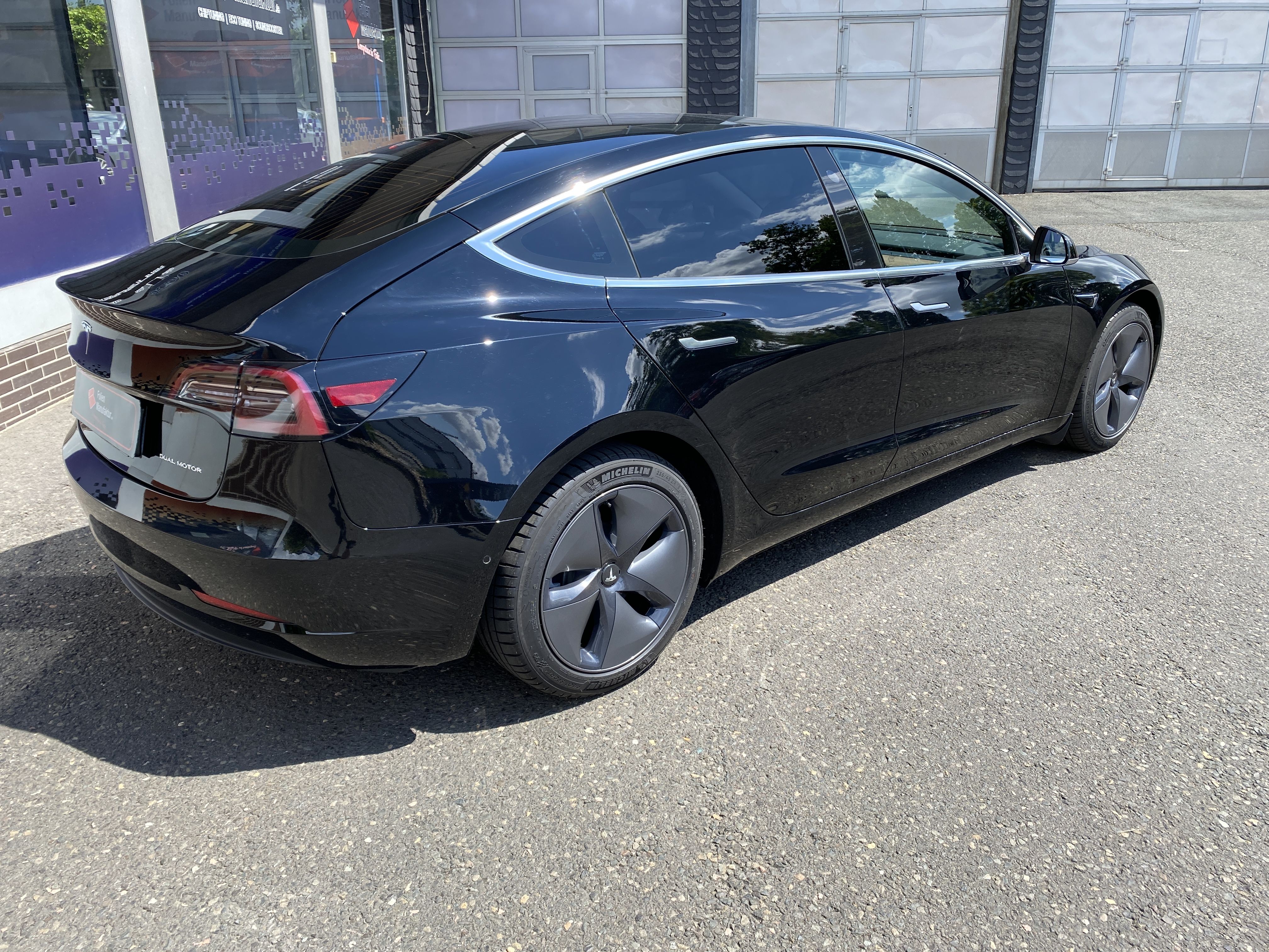 Passgenaue Tönungsfolie für den TESLA Model S ab 2012.